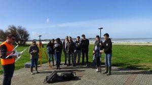 échange de savoir faire lors du test d'un drone aérien